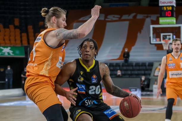 及高强度的 及高强度的